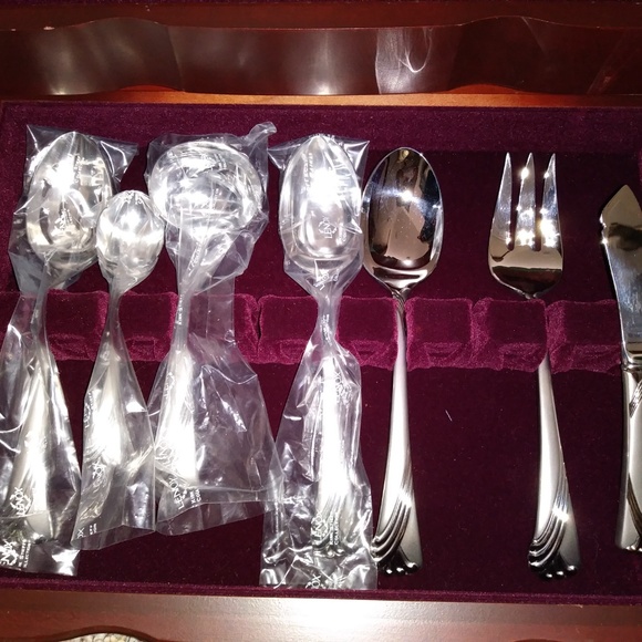 LENOX KELLY FROSTED 13 PC PLACE SERVICE & SERVING - Picture 7 of 8
